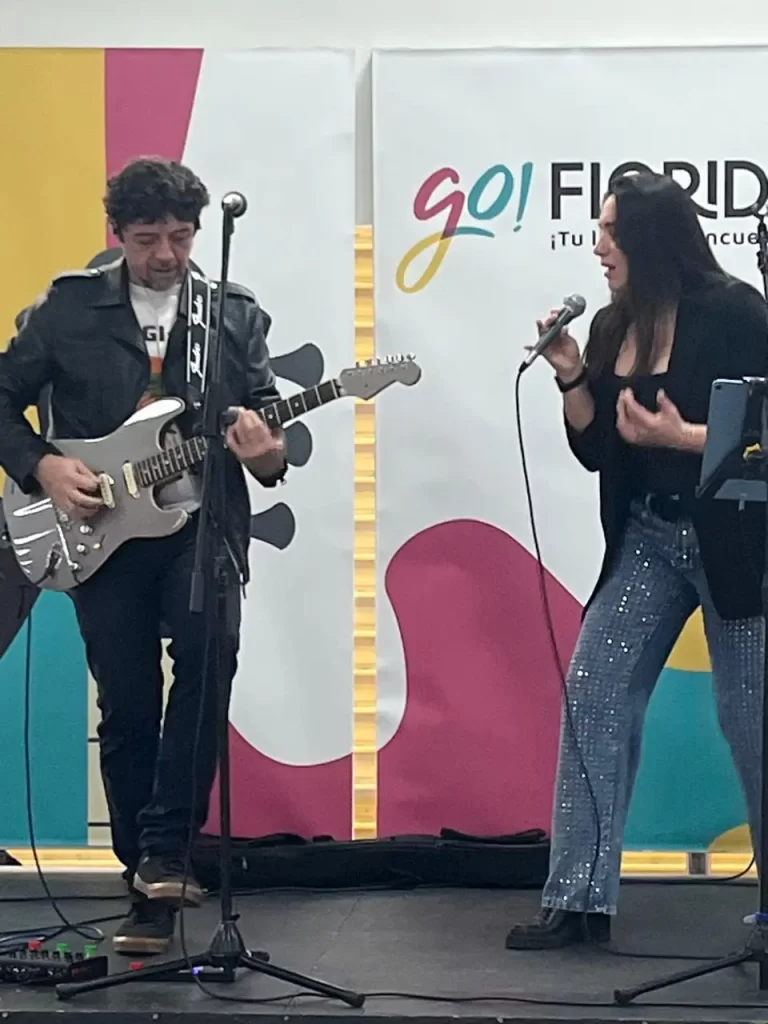 🎤 Música en vivo con Caro Meneses: ¡Una tarde llena de emociones en Mall Go! Florida 🎶